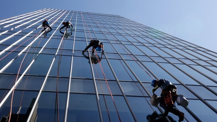 Cleaning High-Rise Windows